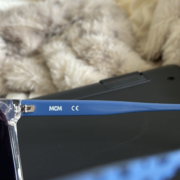 RARE AUTHENTIC MCM SUNGLASSES - Picture 3 of 5